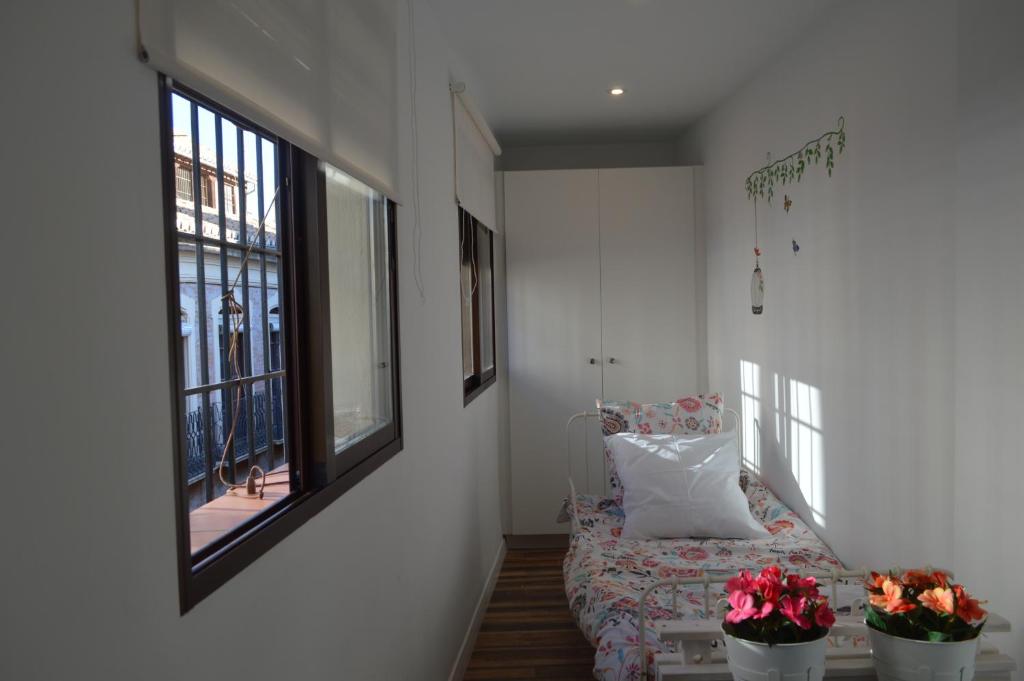 A bed or beds in a room at terrazas de la catedral atico wifi