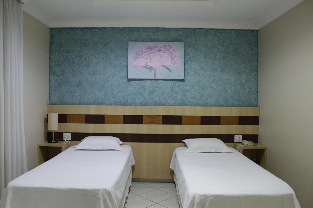 Postel nebo postele na pokoji v ubytování Hotel Lago Dourado