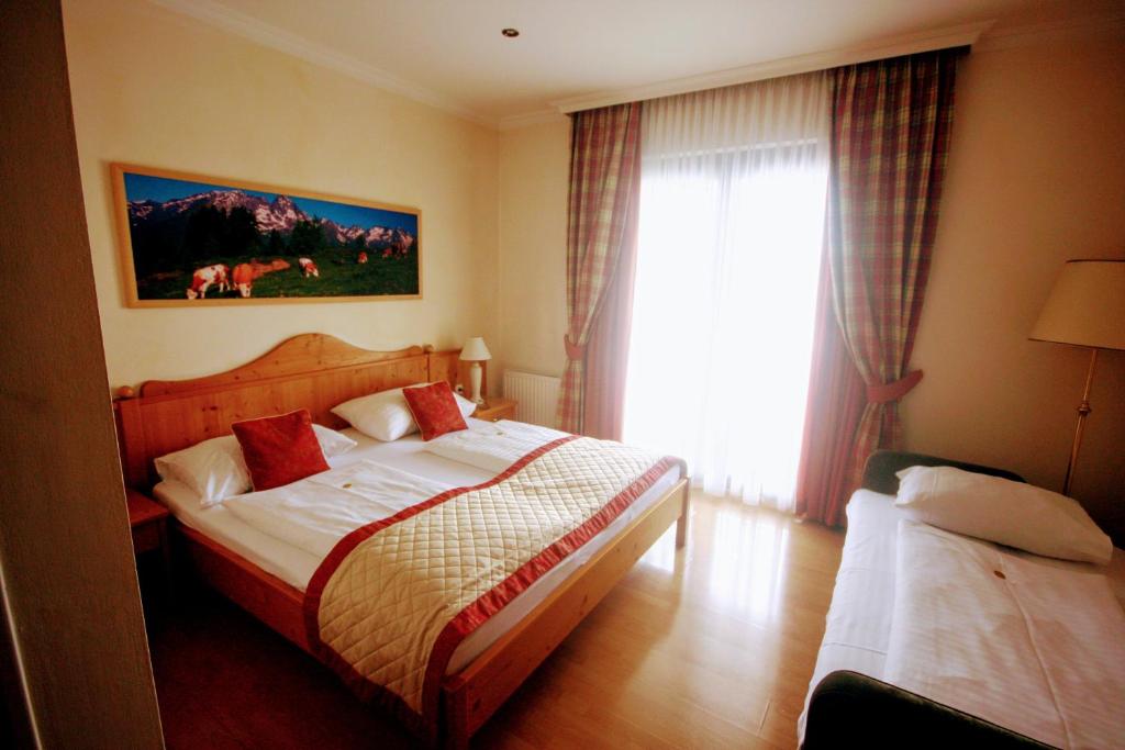 Postel nebo postele na pokoji v ubytování Hotel Rösch