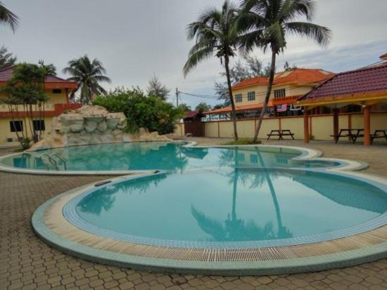The swimming pool at or close to Seri Indah Resort