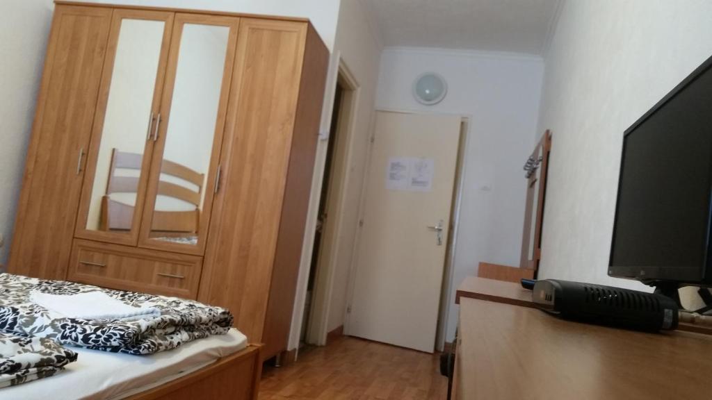 Postel nebo postele na pokoji v ubytování Báró Eötvös Loránd Menedékház