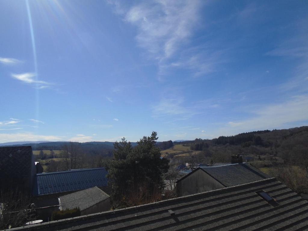 Aussicht vom Dach eines Hauses in der Unterkunft La Bastide St Paul in Anglès