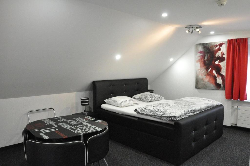 Postel nebo postele na pokoji v ubytování Hôtel du Chasseur