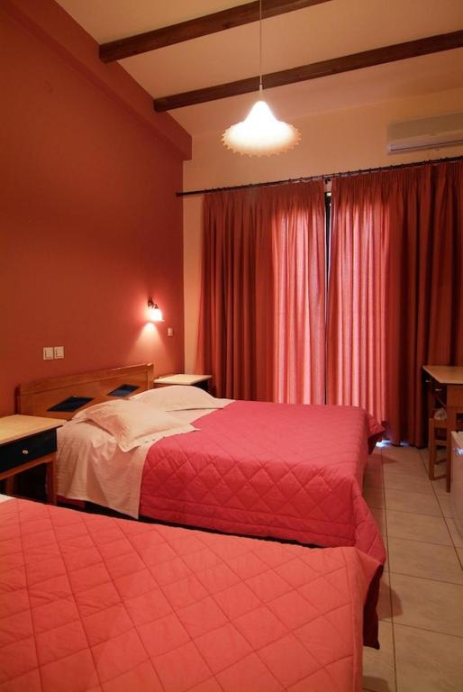 Postel nebo postele na pokoji v ubytování Hotel Varonos