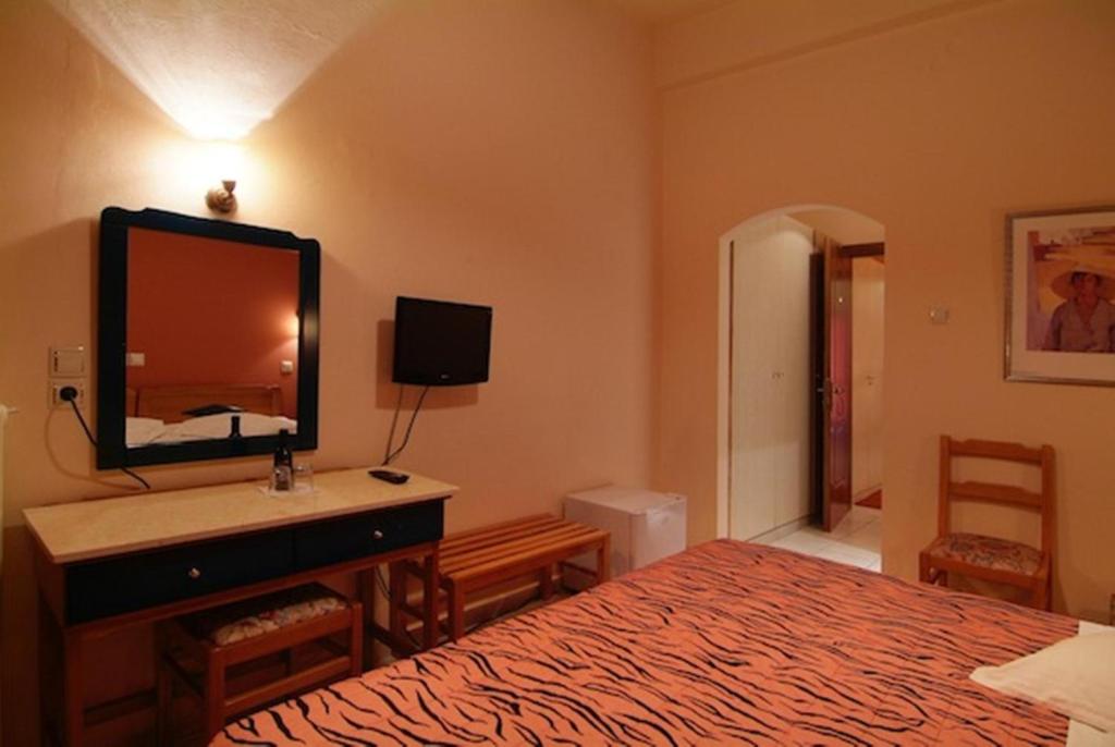 TV a/nebo společenská místnost v ubytování Hotel Varonos