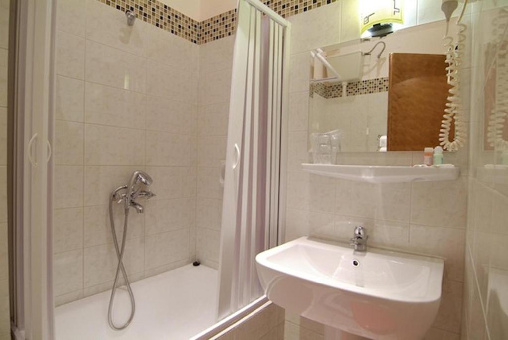 Koupelna v ubytování Hotel Varonos