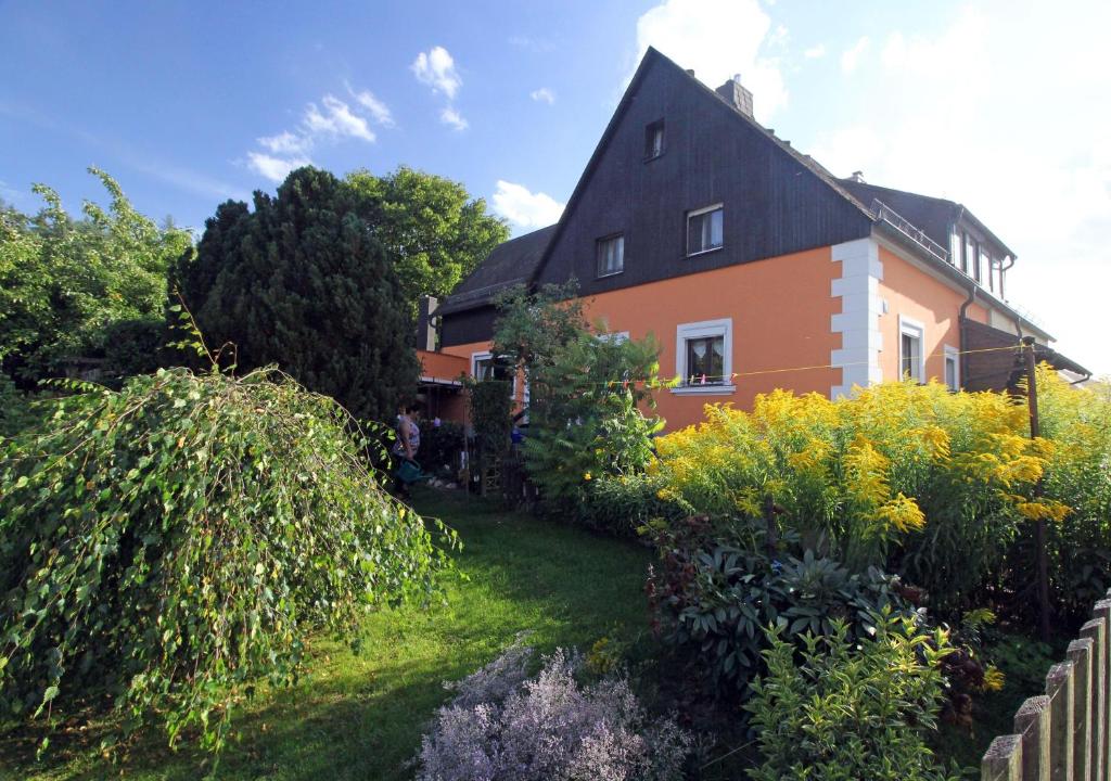 a house with a garden in front of it at Ferienwohnung-Waldstrasse-mit-Garten-nur-50-Meter-vom-Wald-entfernt in Waldsassen