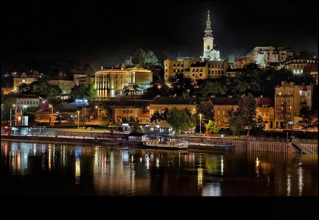 Linna Belgrad üldine vaade või majutusasutusest Hotel Centar Balasevic pildistatud vaade