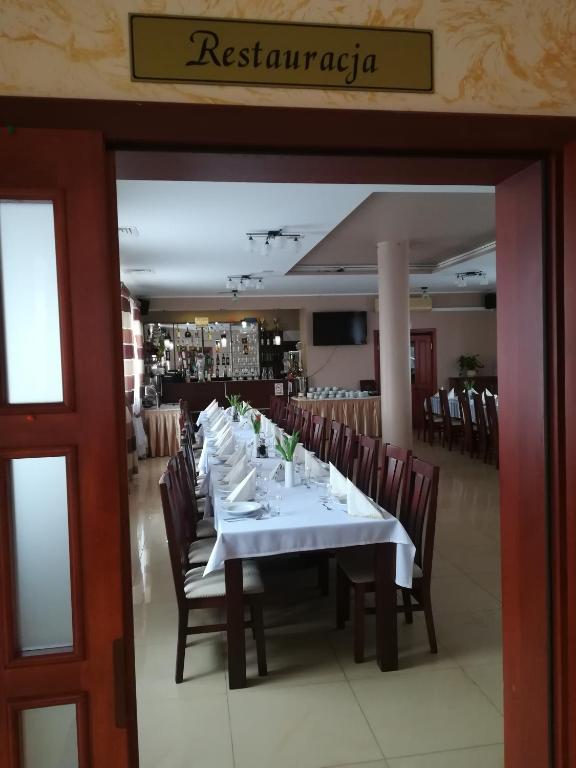Reštaurácia alebo iné gastronomické zariadenie v ubytovaní Rezydencja Pod Pieprzówkami