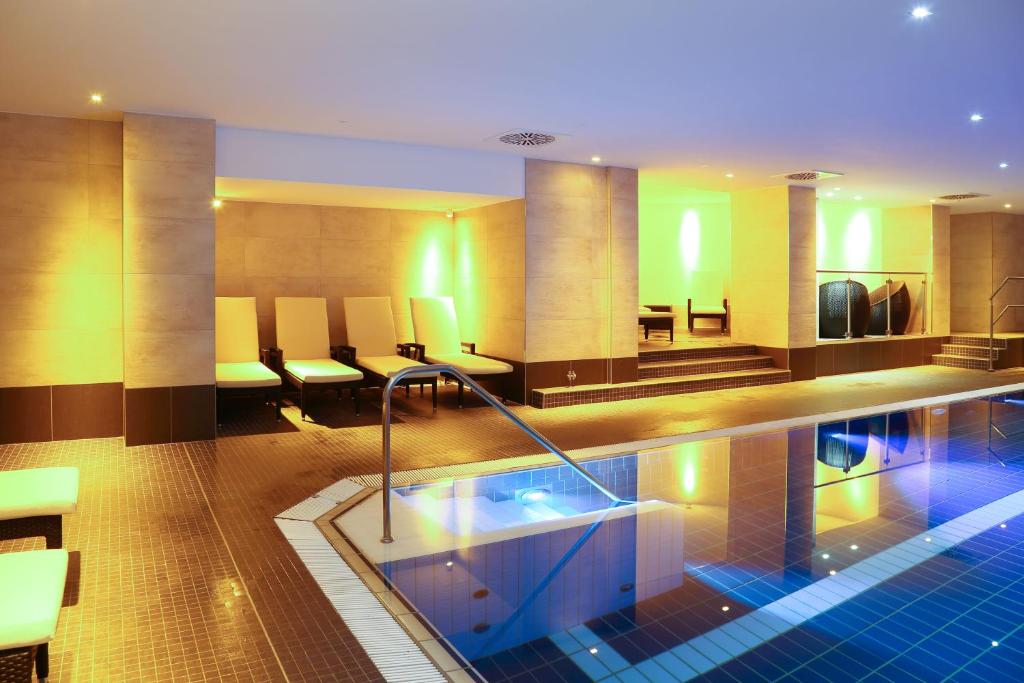 Bazén v ubytování Dorint Resort Winterberg nebo v jeho okolí
