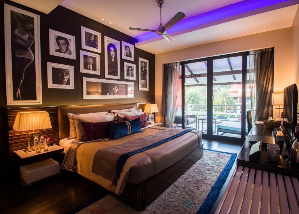 Postel nebo postele na pokoji v ubytování Planet Hollywood Beach Resort Goa