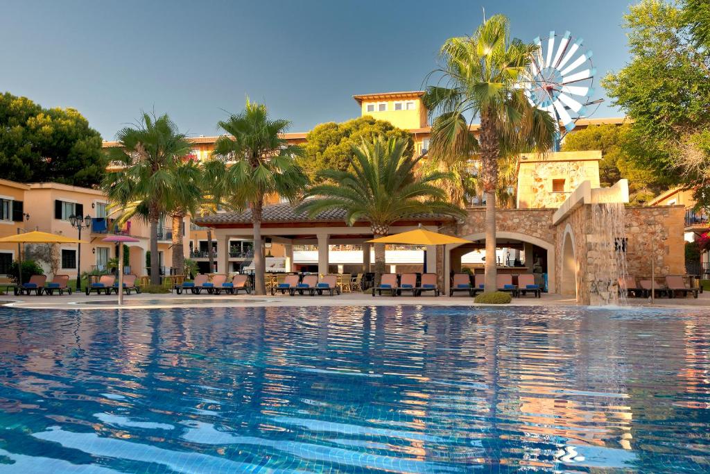 Bazén v ubytování Occidental Playa de Palma nebo v jeho okolí