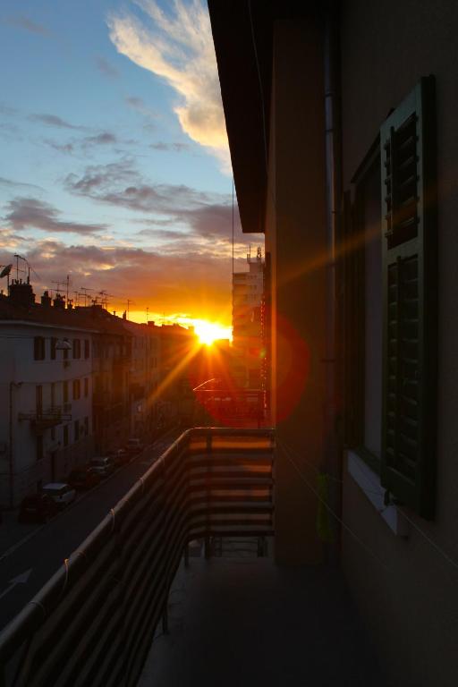 Pohľad na východ alebo západ slnka z apartmánu alebo blízkeho okolia