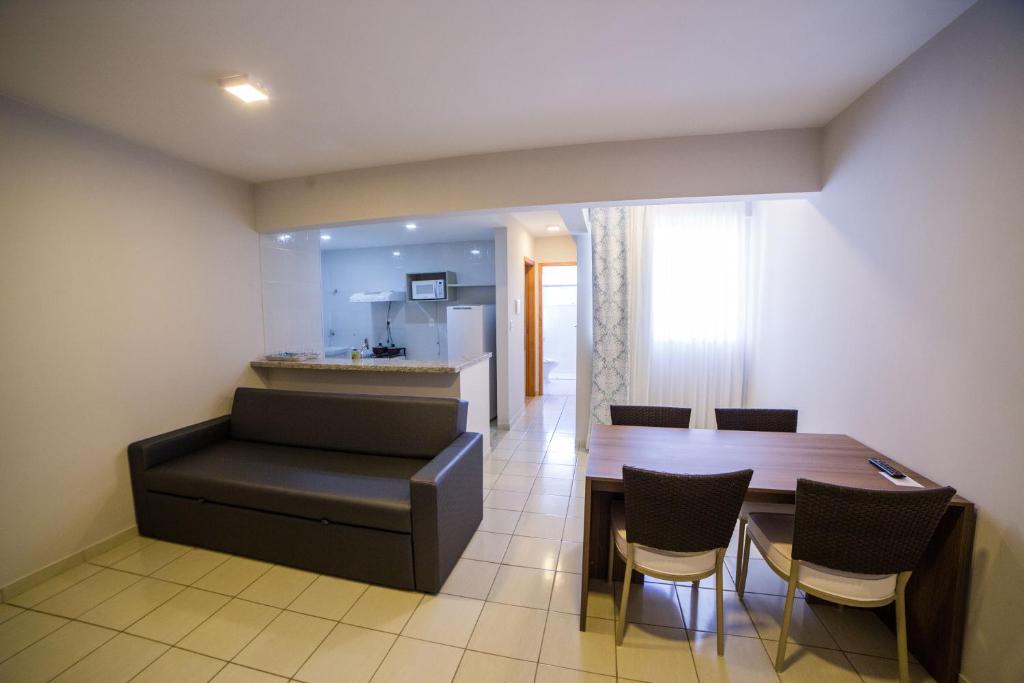  Serra Madre Hotel