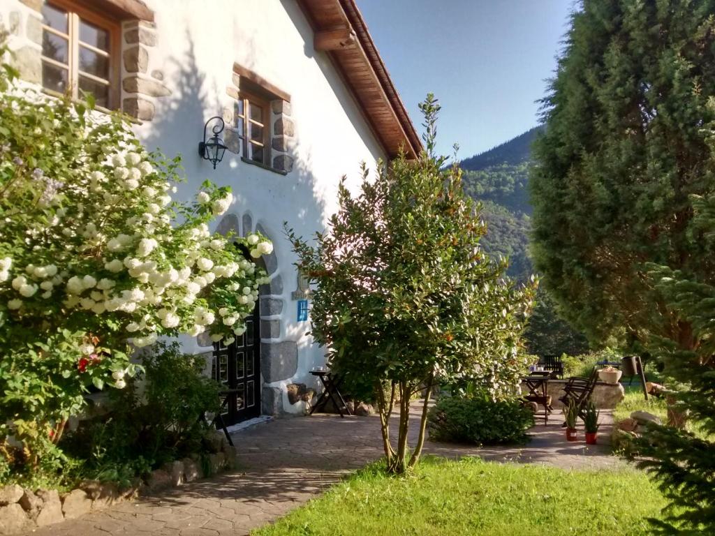 Nespecifikovaný výhled na hory nebo výhled na hory při pohledu z hotelu