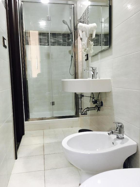Favola Romana - Guest House - Twin Room With Private Bathroom