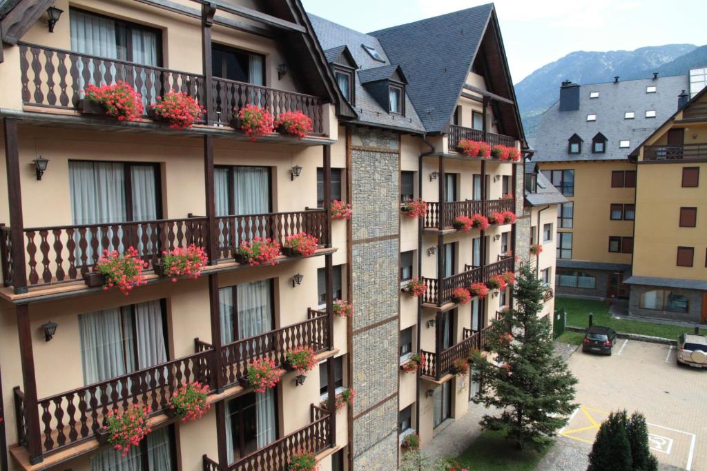Nespecifikovaný výhled na hory nebo výhled na hory při pohledu z aparthotelu