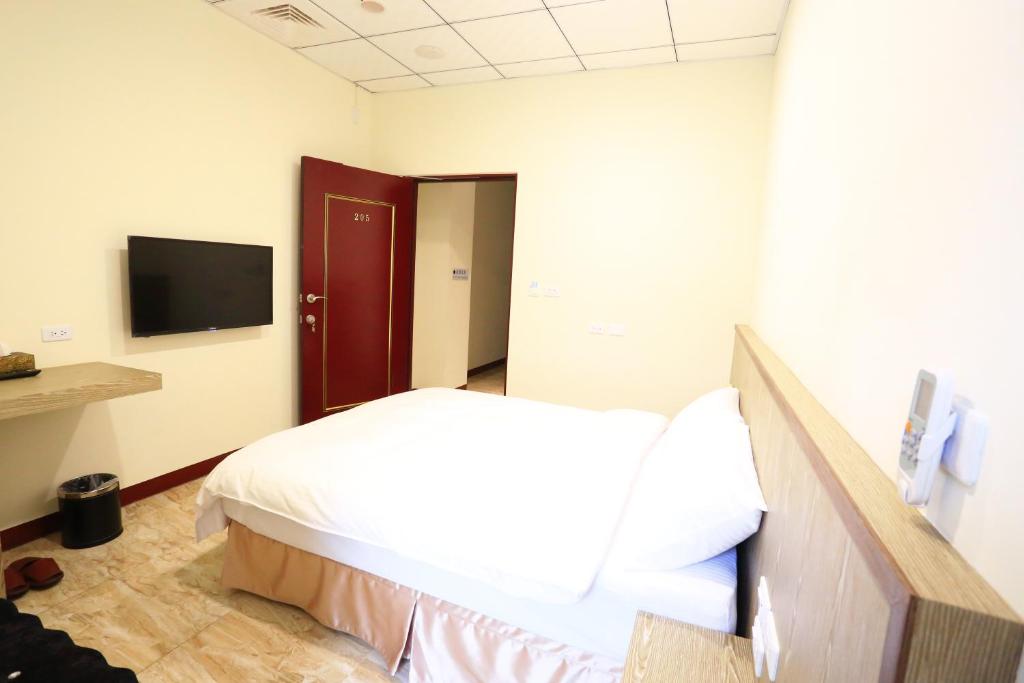 TV a/nebo společenská místnost v ubytování ChangJu Hotel-附免費停車位