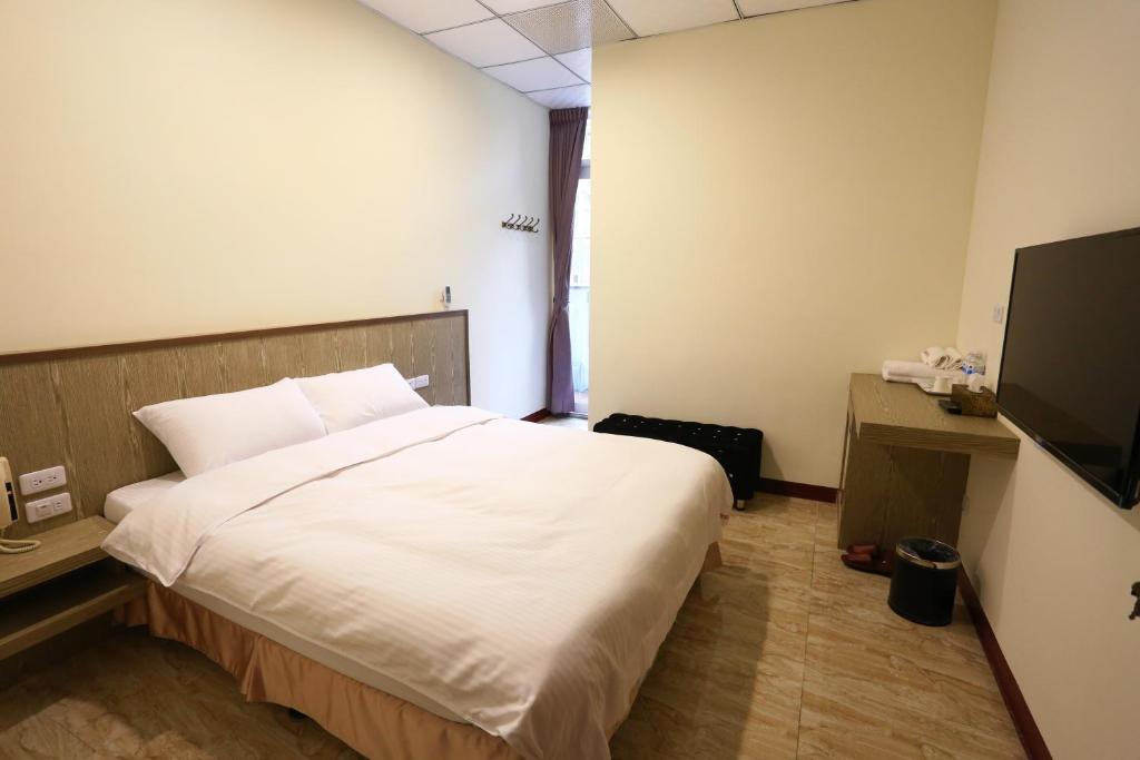 TV a/nebo společenská místnost v ubytování ChangJu Hotel-附免費停車位