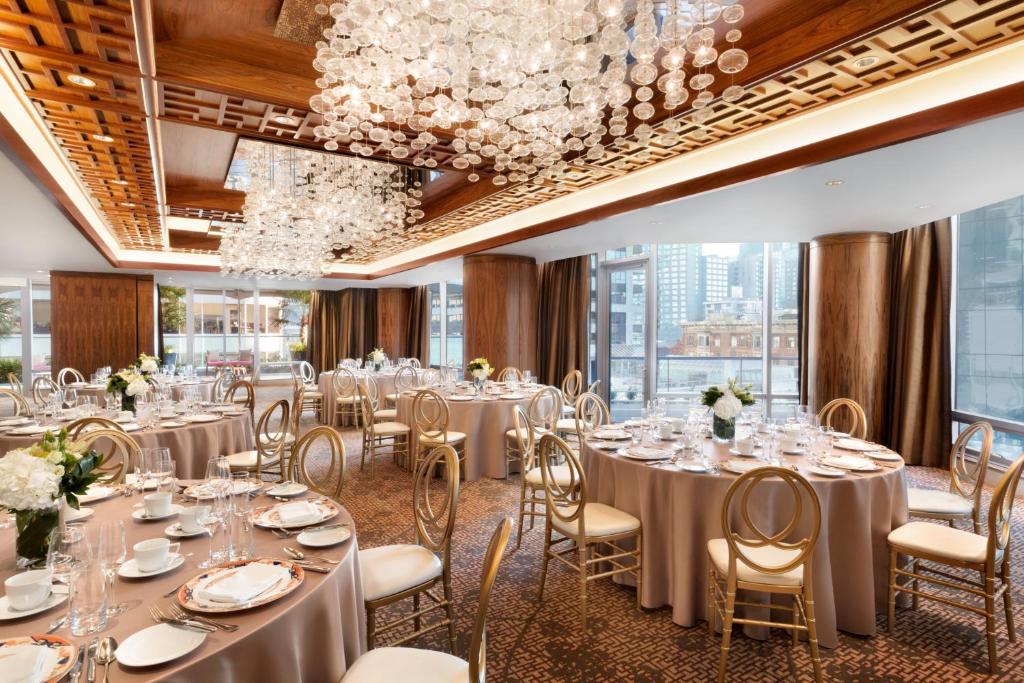 Restaurace v ubytování Shangri-La Vancouver