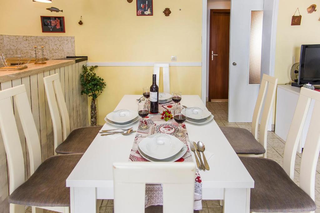 TV a/nebo společenská místnost v ubytování Holiday house "Kale"