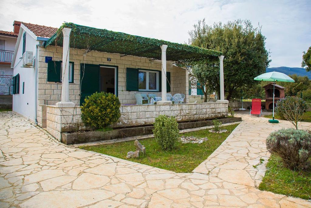 Zahrada ubytování Holiday house "Kale"