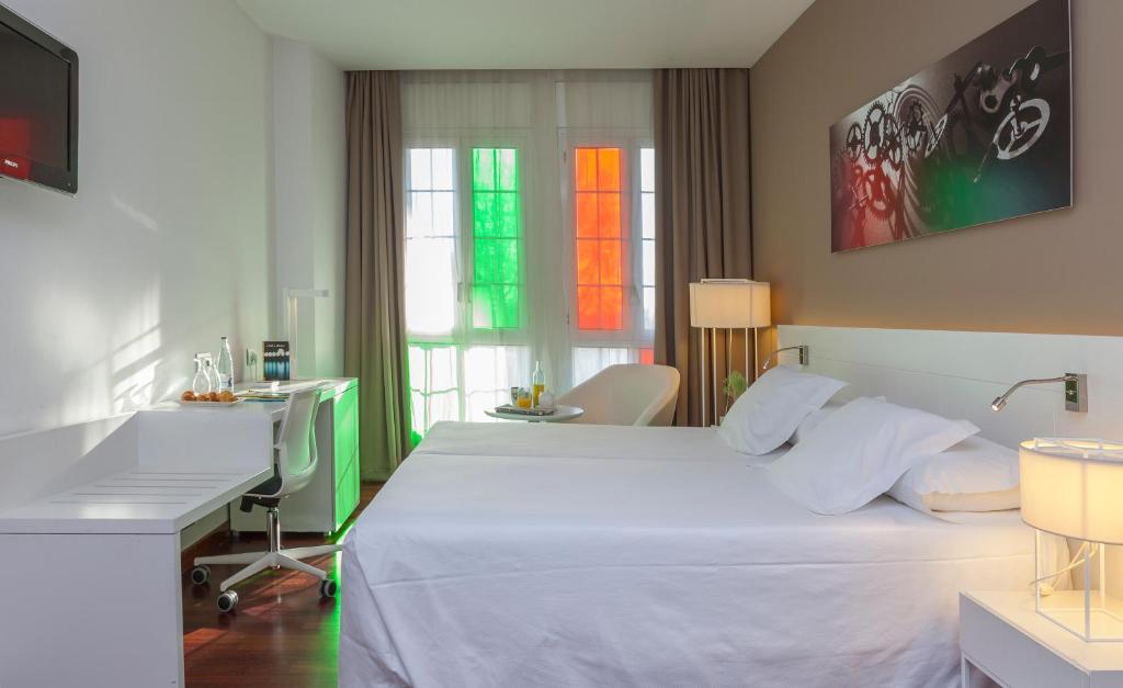 A bed or beds in a room at URH Ciutat de Mataró