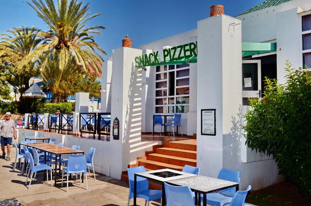 Restaurant ou autre lieu de restauration dans l'établissement El Pueblo Tamlelt