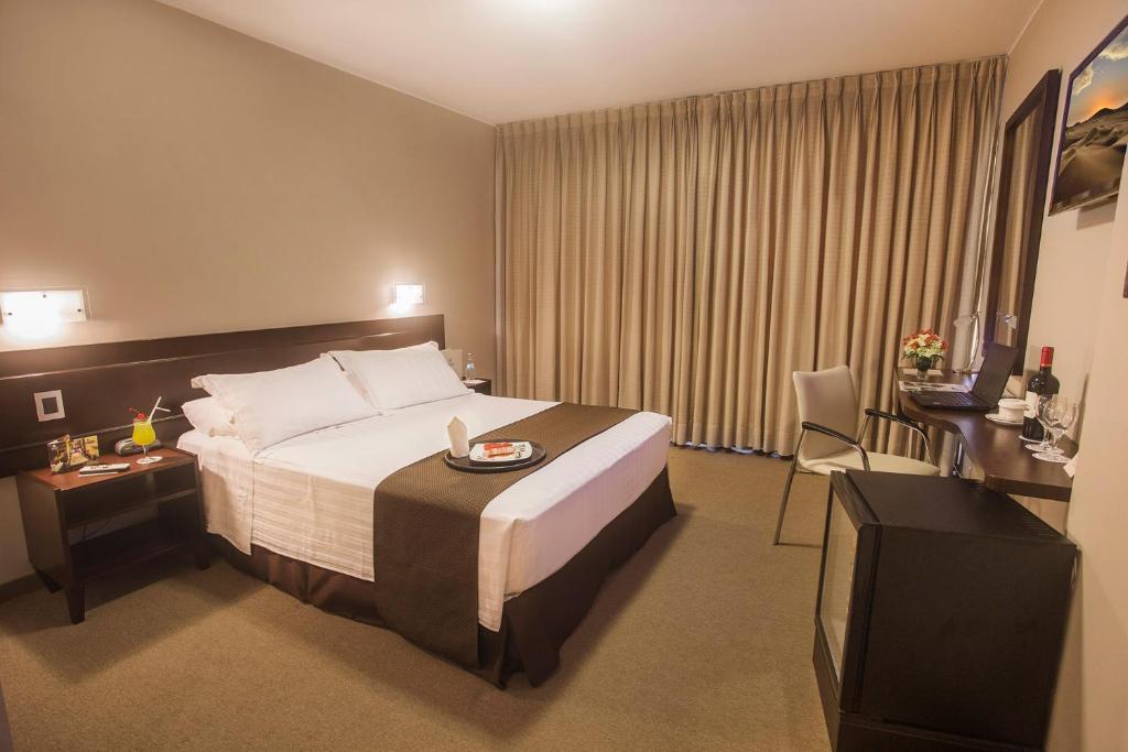 Postel nebo postele na pokoji v ubytování Del Pilar Miraflores Hotel