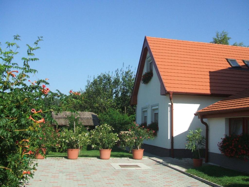 Vonkajšia záhrada v ubytovaní Kertész Apartmanok