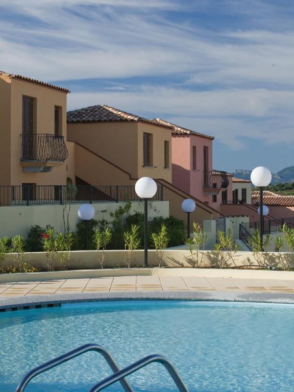Bazén v ubytování Villaggio Turchese nebo v jeho okolí