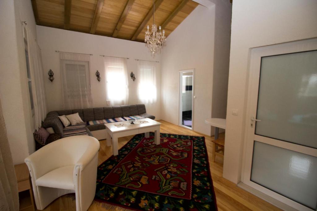 Posezení v ubytování Hotel & Rooms Lombrelle