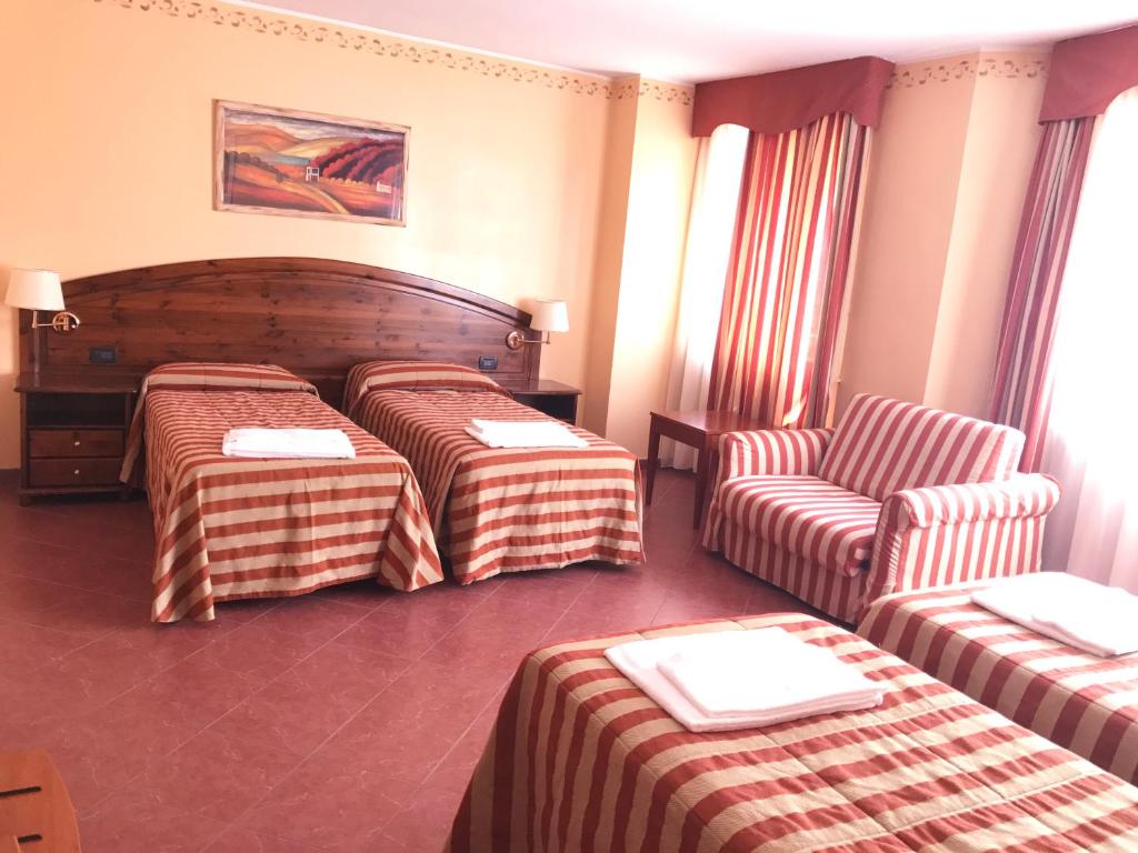 Postel nebo postele na pokoji v ubytování Hotel Relais Des Alpes