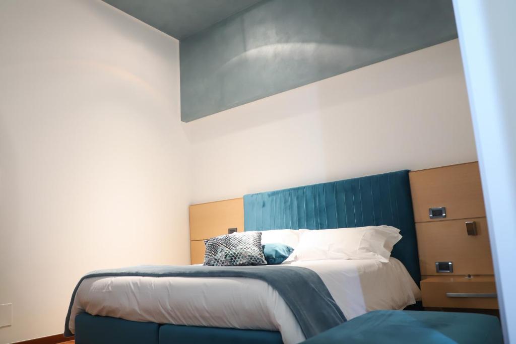A bed or beds in a room at Palazzo Filisio - Regia Restaurant