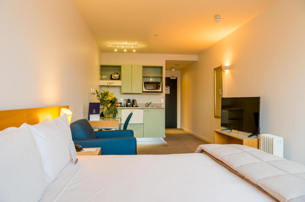TV a/nebo společenská místnost v ubytování Astelia Apartment Hotel
