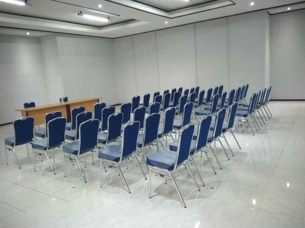 Khu vực hỗ trợ khách đi công tác/phòng hội thảo tại LeGreen Suite Supomo