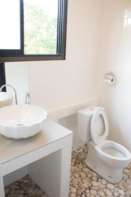 Koupelna v ubytování AVA Boutique Guesthouse