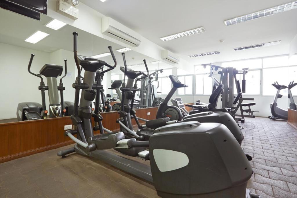 Fitness centrum a/nebo fitness zařízení v ubytování Art Patong Residence