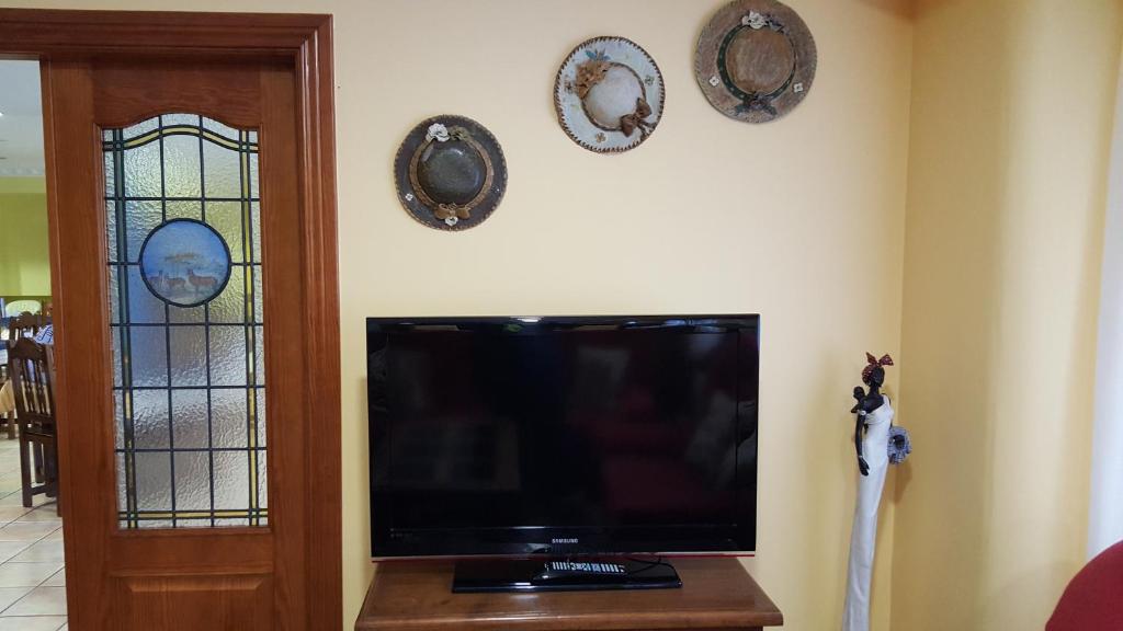 Televízia a/alebo spoločenská miestnosť v ubytovaní Hotel Cortijo