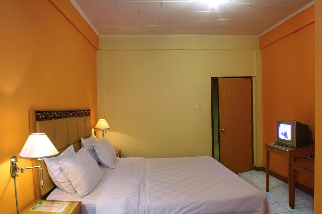 Postel nebo postele na pokoji v ubytování Hotel Hangtuah