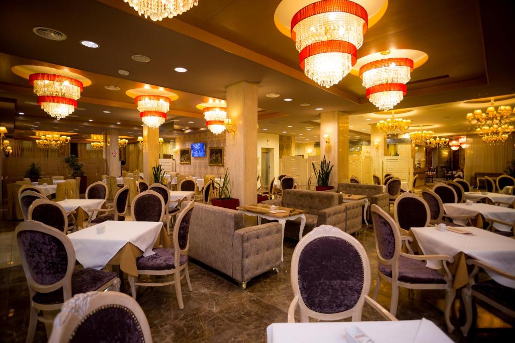 Restaurace v ubytování Hotel Colosseo & Spa