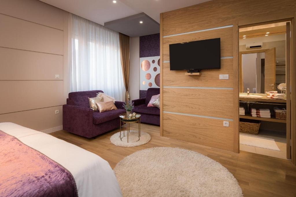 TV a/nebo společenská místnost v ubytování VIP Rooms