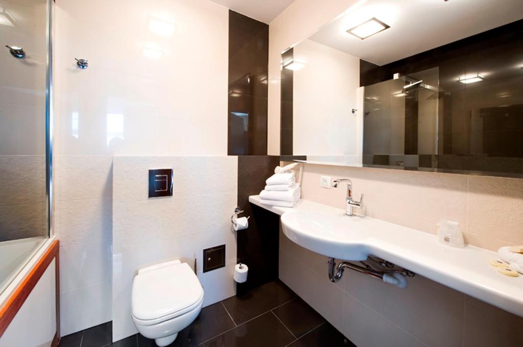Koupelna v ubytování Hotel Symfonia Osjaków