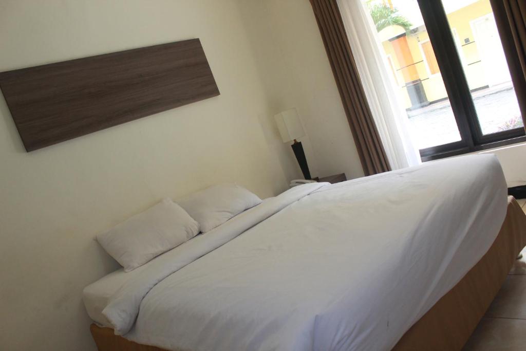 Mega Bintang Sweet Hotel 2 - Double Double Double Room