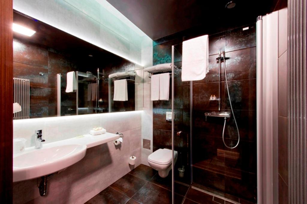 Koupelna v ubytování Hotel Symfonia Osjaków