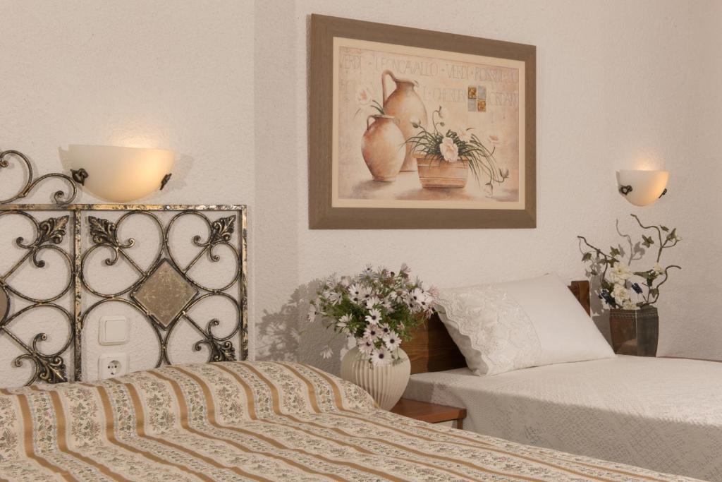 Postel nebo postele na pokoji v ubytování Leandros Hotel