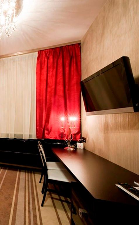 TV a/nebo společenská místnost v ubytování Hotel Symfonia Osjaków