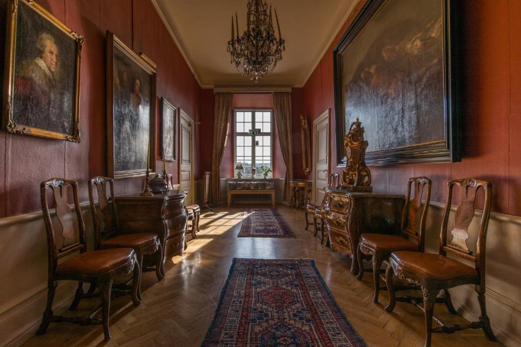 Posezení v ubytování Västanå Slott
