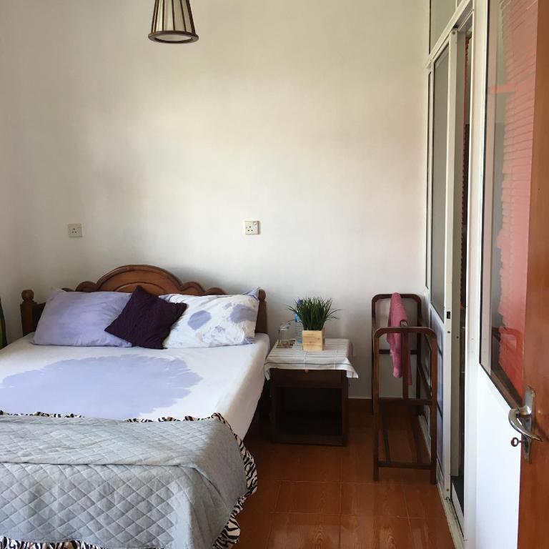 Holiday Stay Inn - 1