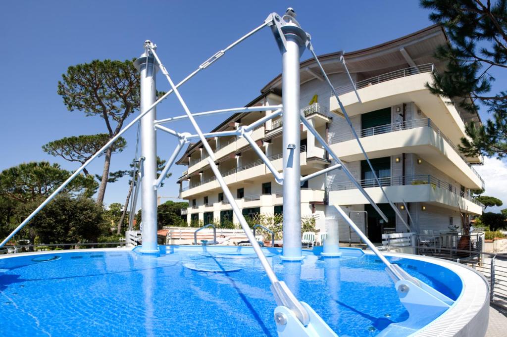 a swimming pool in front of a building at Hotel Acapulco in Forte dei Marmi